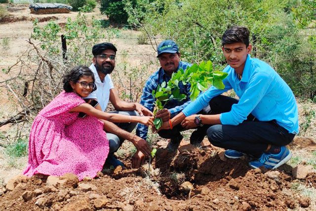 children-planting-tree