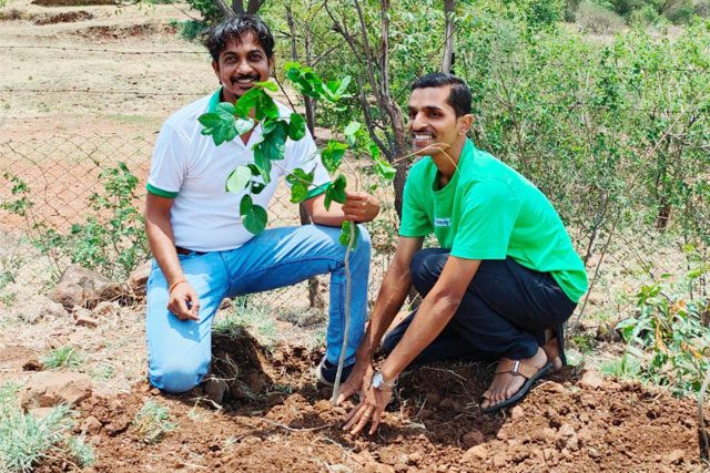 volunteer-planting-1