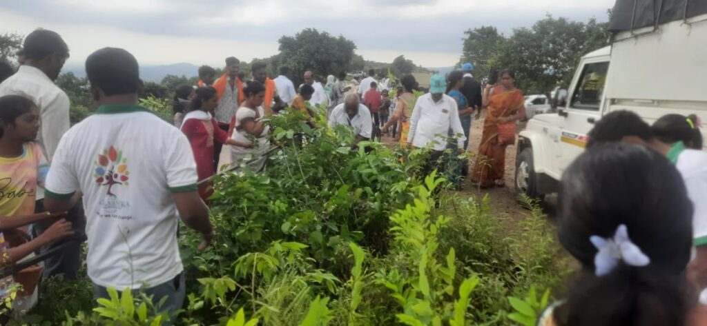 On the occasion of Shravani Somvar 350 Fruit Tree Distributed on 19 Aug, 2024 at Shri Kshetra-Dongargan, Ahmednagar. Thanks to Gorkshanath Trust, Villagers, valuable supporter and participants for valuable time & cooperation.