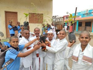 On 5 July 2025, 505 fruit trees were distributed to students at Aadarsh Vidyalay, Umbare, Rahuri under the initiative One Student – One Fruit Tree. Special thanks to H B P Raghunath Maharaj Umbrekar, Weekly Milan Umbre, and Swayamsevak Sangh for cooperation received. Heartfelt thanks to all the teacher staff, Villagers & tree lovers who supported this event.