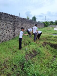 On the occasion of Independence Day, August 15, 2025, a plantation of 85 indigenous trees was carried out at the Matang community cremation ground in Wambori (Rahuri) by the Girikarnika Global Foundation. This tree plantation received special support from Gaurav Sasane and Catalysts for Social Action (CSA). Nature lovers from the local area and the Girikarnika team were also present on this occasion. Heartfelt thanks to all the nature lovers who extended their support for this initiative.